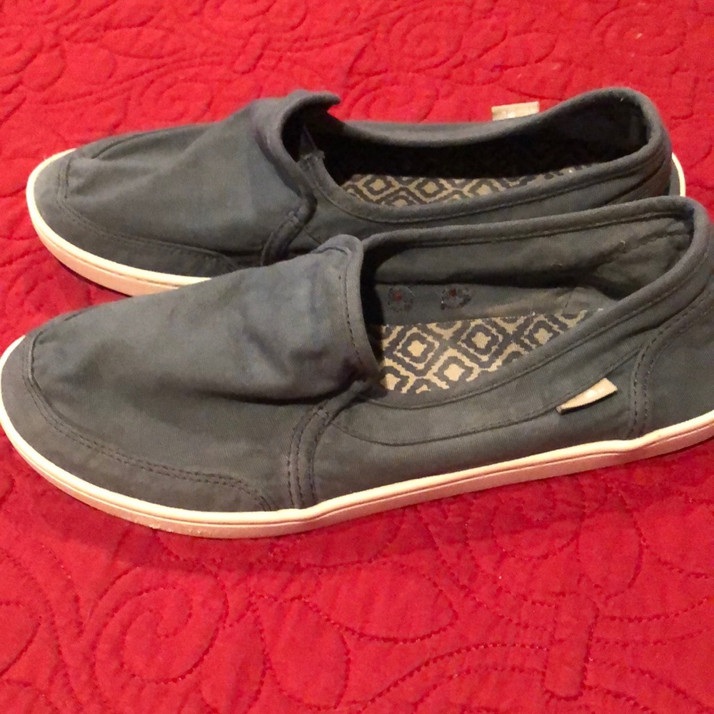 Sanuk slip on sneaker